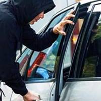 “Вистачає 25 секунд”: у Тернополі з автомобіля викрали 20000 гривень