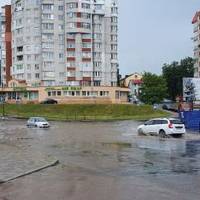 Води по коліна, машини зупинилися: Тернополем пройшлася аномальна гроза (фото), (відео)