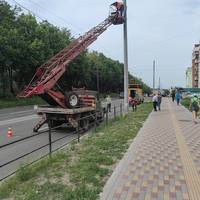 Нові електричні стовпи встановлюють на БАМі у Тернополі