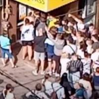 Билися, штовхалися: як тернополяни брали штурмом “секонд-хенд” (Відео)