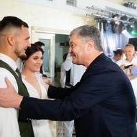 Молодята були шоковані: у Тернополі на весілля завітав 5-ий Президент України (фото)