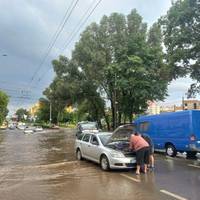 Автівки плавають у воді: Тернопіль затопило (фото)