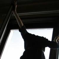 У Тернополі жінка намагалася вистрибнути із балкона