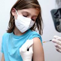 В окремих випадках: в Україні вакцинуватимуть дітей від коронавірусу