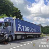 У смертельній ДТП на Тернопільщині загинув водій легківки після зіткнення з вантажівкою (ФОТО)