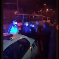 Конфлікт у Тернополі: люди стали на захист водія, якого хотіли оштрафувати за перевезення стоячих пасажирів (ВІДЕО)