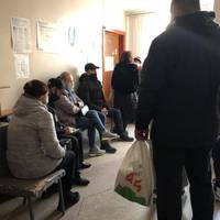 «Дві з половиною години очікування»: тернополяни скаржаться на черги в місцевих поліклініках