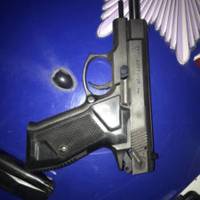 У Тернополі невідомий чоловік вийняв з кишені пістолет та здійснив декілька пострілів у повітря
