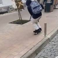 Поліція оштрафувала батьків 12-річного тернополянина, котрий на самокаті наробив шкоди