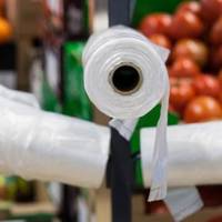 Відзавтра в  магазинах заборонено розповсюджувати одноразові пластикові пакети