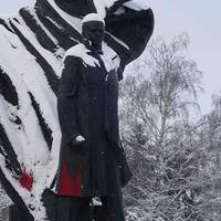У Тернополі пам'ятник Бандері облили червоною фарбою