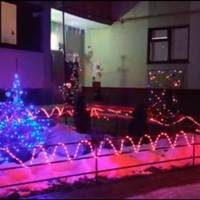 Мешканці тернопільської багатоповерхівки казково прикрасили двір до свят (відео)