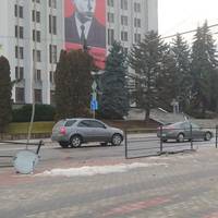 Аварія у центрі Тернополя: п’яний водій протаранив огорожу біля пам’ятника Бандері (Фото)