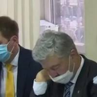 Порошенко заснув на засіданні суду (ВІДЕО)