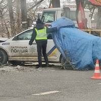 Ранкова погоня у Тернополі: патрульний автомобіль в’їхав у будівлю, є травмовані (ФОТО, ВІДЕО)