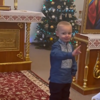 Хлопчик, який править у церкві, вразив мережу (відео)
