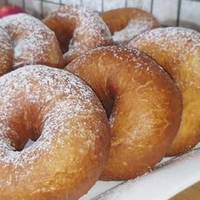 Простий рецепт ніжних і смачних пончиків. Можу з’їсти їх цілу миску!