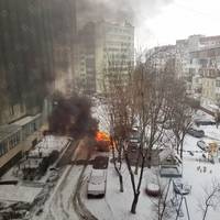 Вогонь і чорний дим: показали відео, як у Тернополі згорів автомобіль (ФОТО, ВІДЕО)