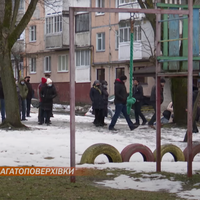 “Ніхто не хоче жити і бачити у вікні іншу особу”: у Тернополі люди вийшли на пікет проти будівництва (ВІДЕО)