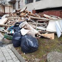 “Ніхто навіть з під’їзду не вийде, не спитає”: ОСББ Тернополя розповіли, як готують підвали для укриття (Відео)