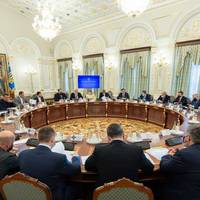 РНБО може ввести воєнний стан в Україні, – ЗМІ