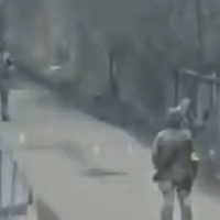До сліз: мережу розчулило відео, в якому українські військові грають в футбол із хлопчиком (ВІДЕО)