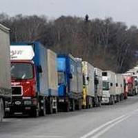 Поляки просять владу закрити кордони для російських та білоруських вантажівок