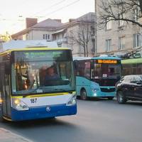 Більше людей - більше транспорту: у Тернополі на маршрут виїхали ще два тролейбуси
