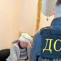 Неправомірну оборудку з валютою виявили правоохоронці на ринку Тернополя