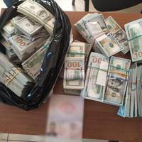 (ВІДЕО) Прикордонники завадили іноземцю вивезти з України понад пів мільйона доларів США