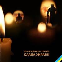 “Ворожа куля обірвала життя”: Тернопільщина “живим коридором” зустрічає тіло загиблого Героя (ФОТО)