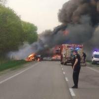 На Рівненщині зіткнулись автобус, бензовоз і легковик, загинули 17 людей