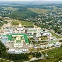 У Почаєві зібралися тисячі прихожан московського патріархату (Відео)