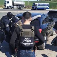 З Тернополя на фронт відправляють авто, які вилучили у затриманих волонтерів