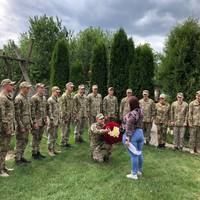 Прикордонник з Тернопільщини зворушливо освідчився коханій під час служби