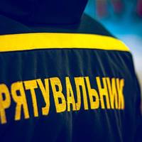 На Тернопільщині бус ледь не впав в глибоке урвище