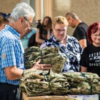 З Тернополя для захисників на передову відправили 100 комплектів літньої військової форми