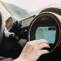 “Засунь гроші Путіну в д*пу”: у Польщі водій висадив нахабну росіянку з автомобіля