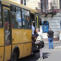 У Тернополі зберегли існуючі тарифи на проїзд у громадському транспорті , а у містах заходу України суттєво їх підняли