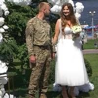 Захисник повернувся із фронту, щоб відсвяткувати довгоочікуване весілля у Тернополі
