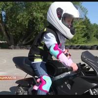 П’ятирічна Соломійка з Тернополя їздить на мотоциклі і мріє стати чемпіонкою