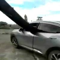 Сотні побитих та потрощених авто: у мережі показали відео наслідків вчорашніх вибухів у Криму