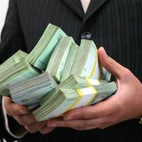 Під час війни чиновники міської ради на Тернопільщині отримують надбавки і премії