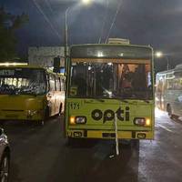 На околиці Тернополя маршрутка в'їхала у тролейбус, п'ятеро постраждалих