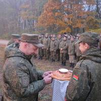 До Білорусі прибули перші ешелони з військовими рф (відео)