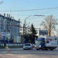 Вантажівка потрапила у ДТП в Тернополі: формується затор (Фото/Відео)