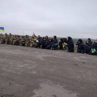 На Тернопільщині люди на колінах зустріли тіло Героя, життя якого обірвала війна (фото)