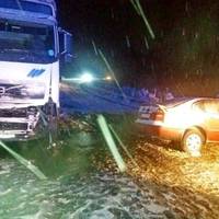 Поблизу Збаража зіткнулися вантажівка та легковик: один кермувальник загинув (фото)