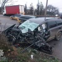 Машина розтрощена: на виїзді з Тернополя сталася аварія (фото)