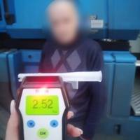 Ледве тримався на ногах: на Тернопільщині затримали п’яного водія вантажівки
